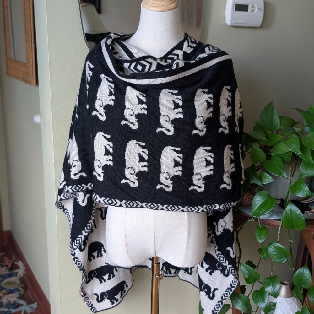Black & Cream Elephant Pattern Boho Aztec Reversible Knit Sweater Wrap